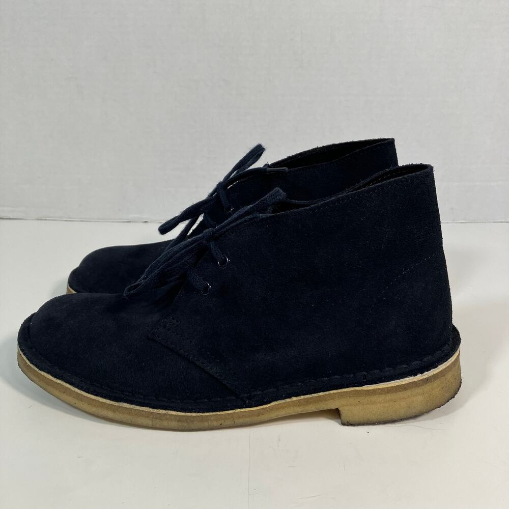 Clarks Women’s Sz 7 Navy Suede Desert Boots Classic Lace-up Chukka Boots Gumsole